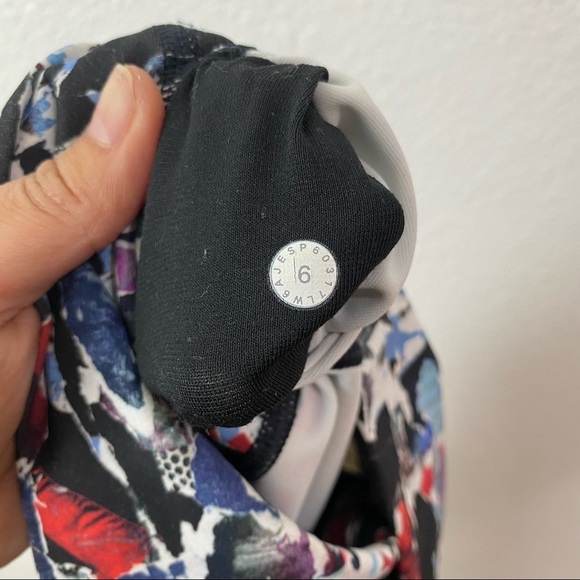 Lululemon- Wunder Under High Rise 1/2 Tight 17” Culture- Size 6 - Picture 6 of 7